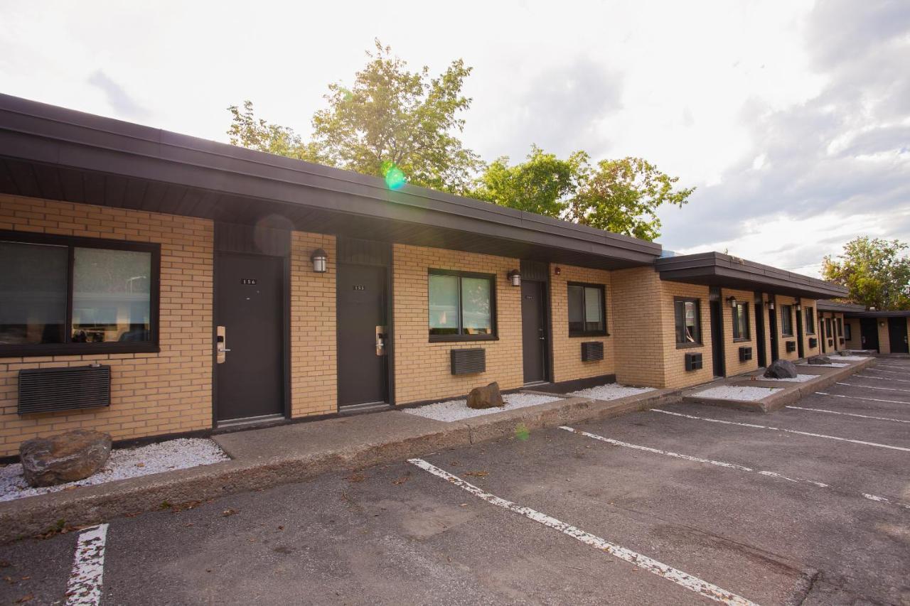 Motel Newstar ลาวาล ภายนอก รูปภาพ