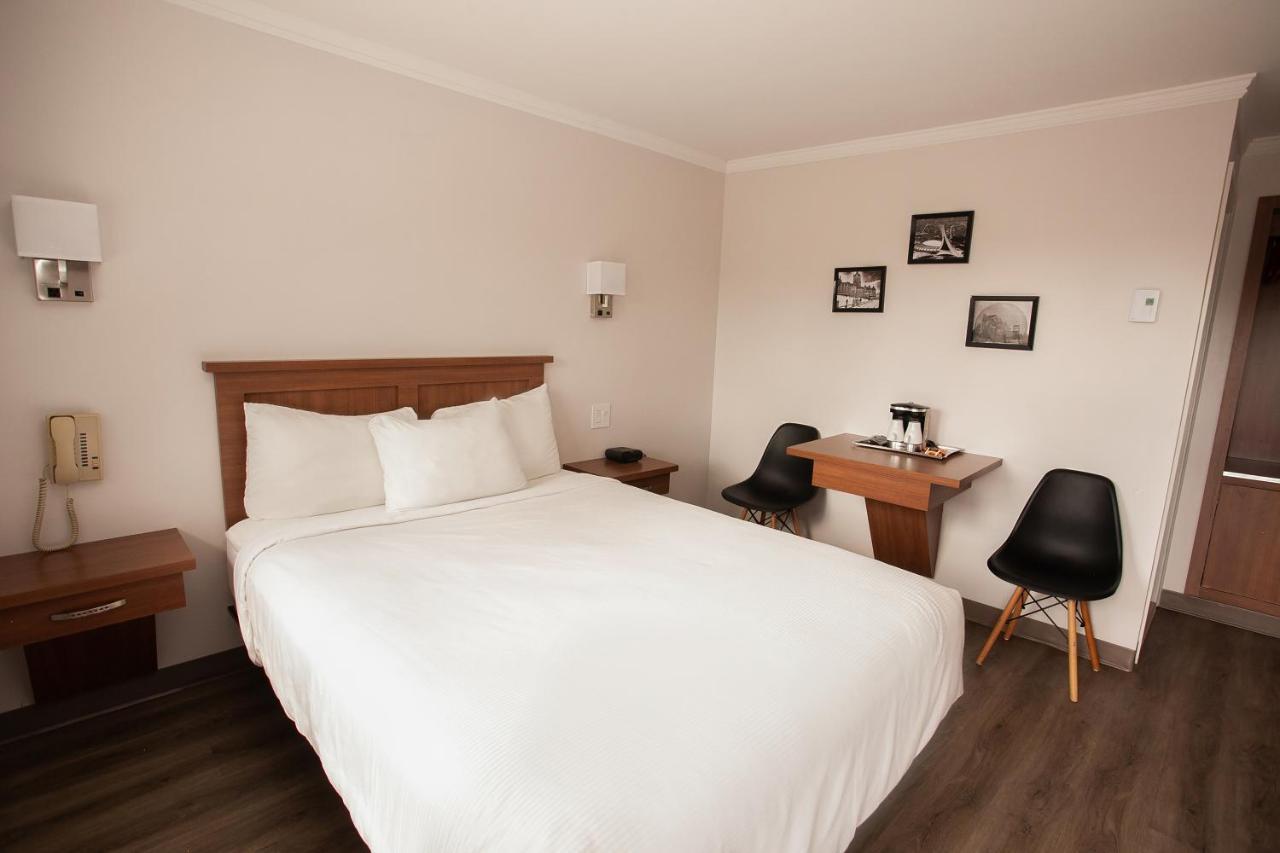 Motel Newstar ลาวาล ภายนอก รูปภาพ